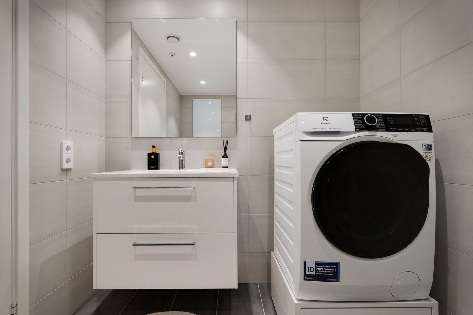 Her har man plass til både vaskemaskin og tørketrommel. Galleribilde