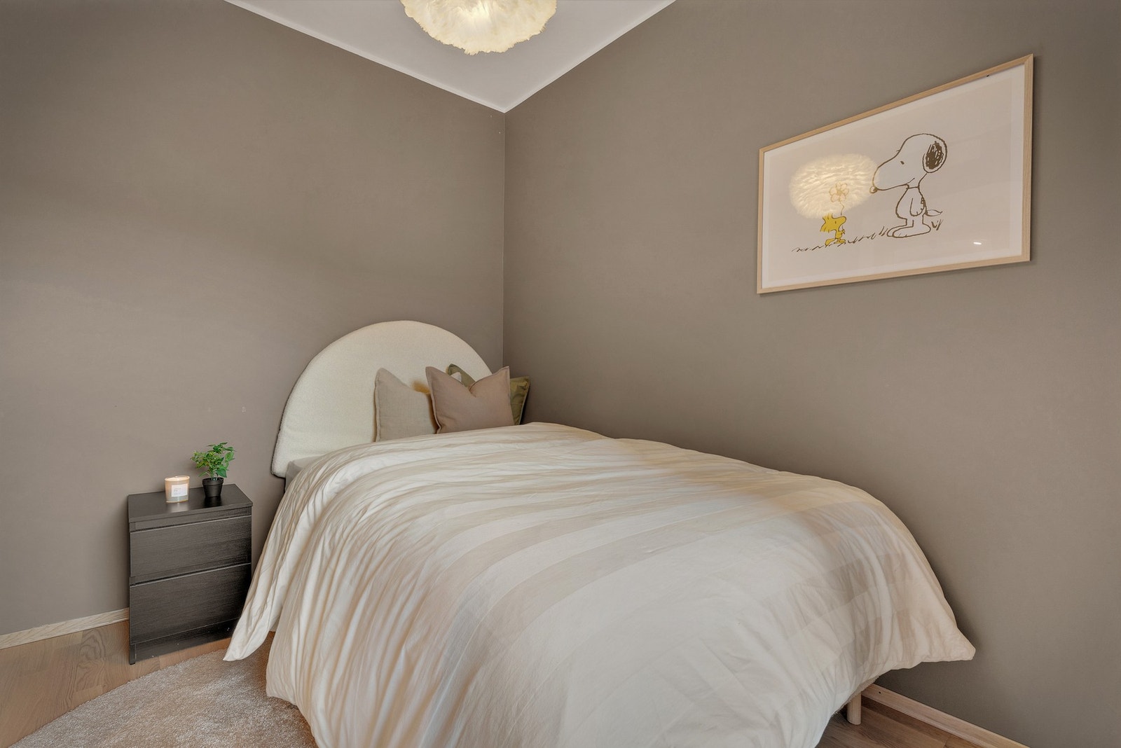 Soverom nr. 2 har også god størrelse og passer perfekt som gjesterom, barnerom eller hjemmekontor. Galleribilde