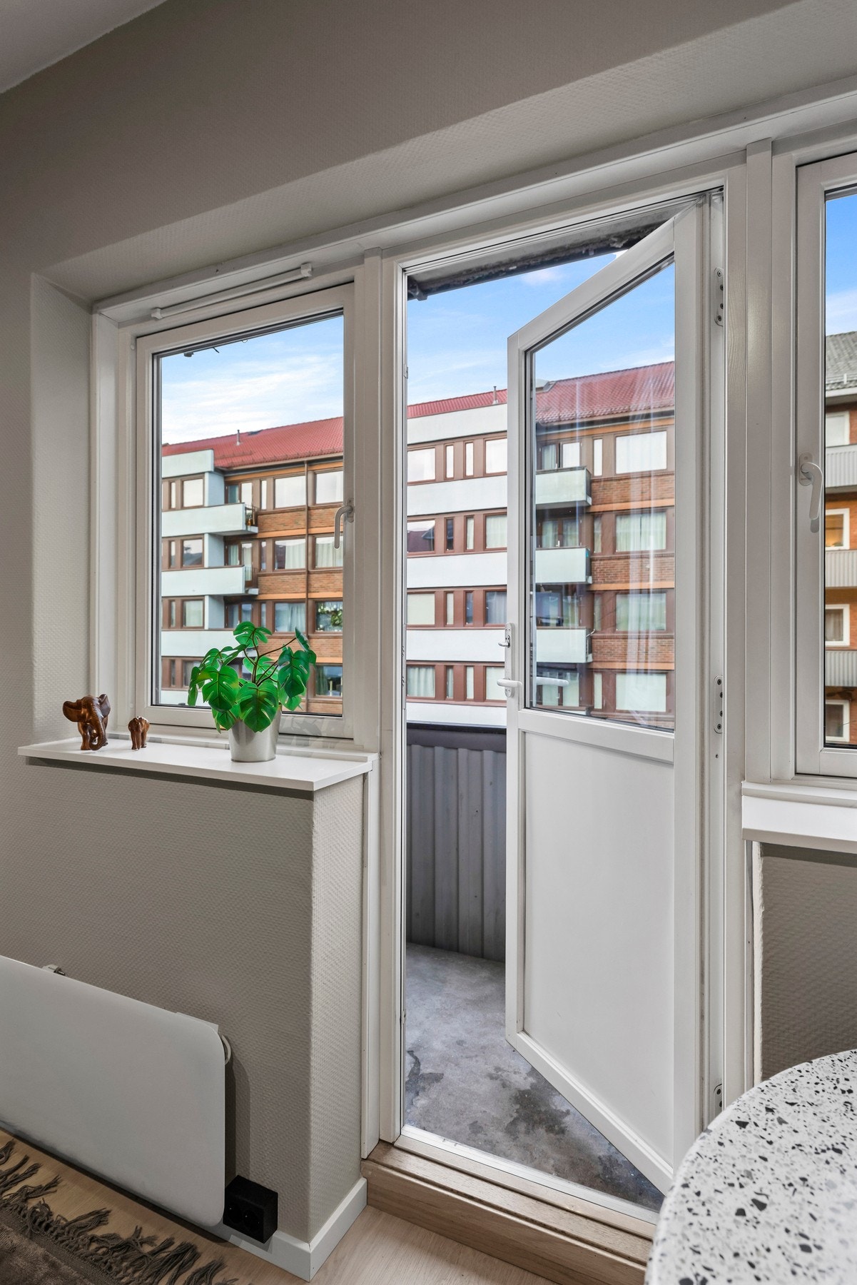 Generøs takhøyde i leiligheten opptil ca. 2,7 meter. Galleribilde