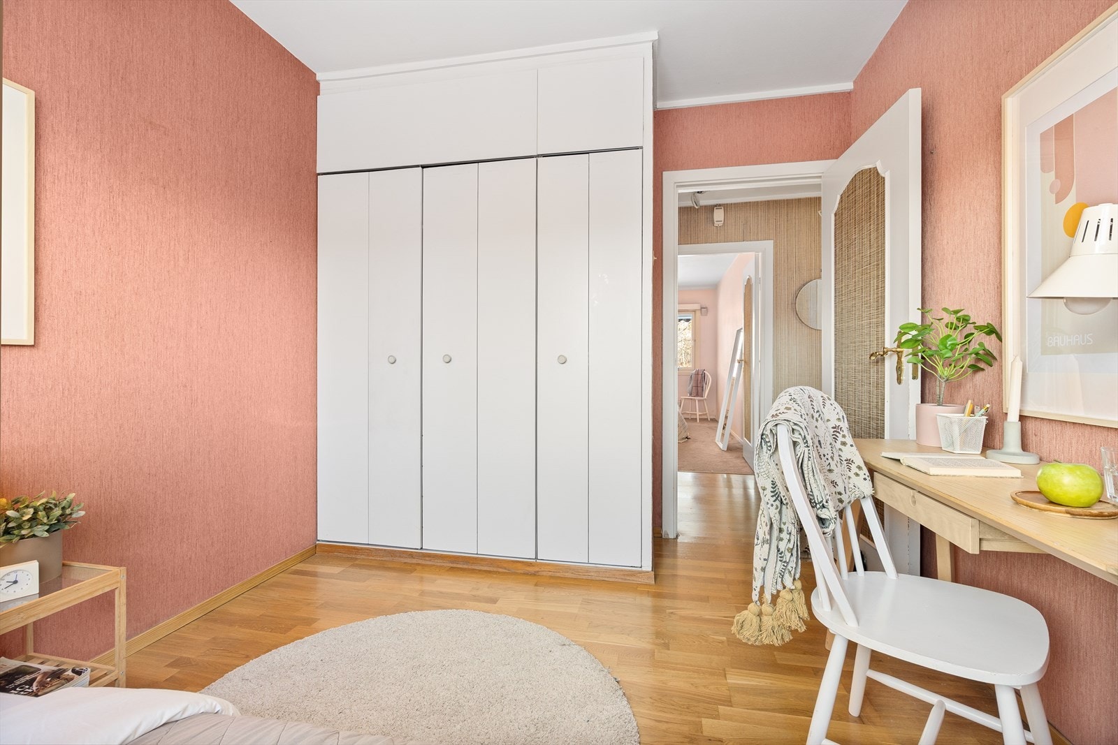 Soverom 2 med skap. Galleribilde