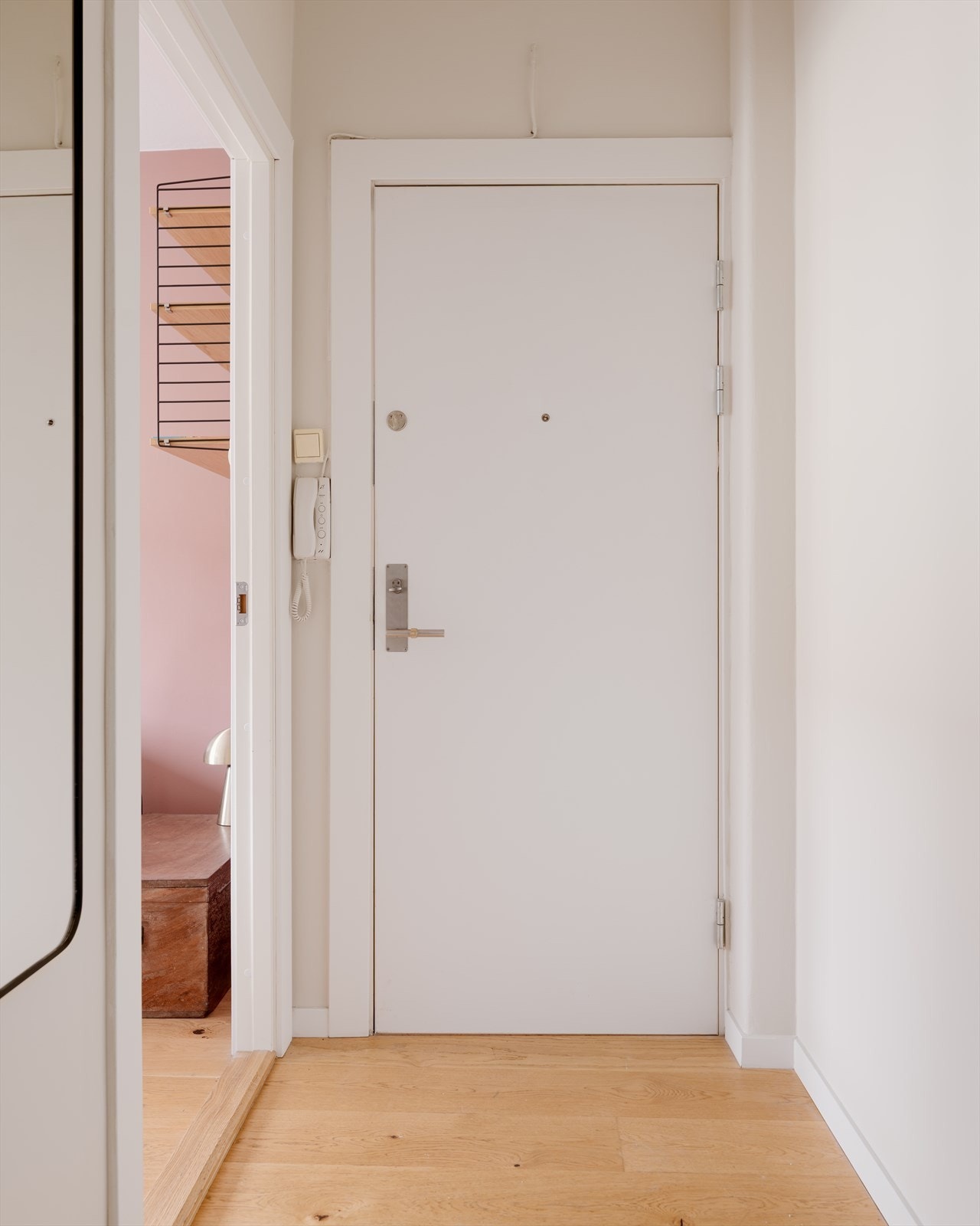 For ytterligere oppbevaring kan kjellerboden på 3kvm benyttes. Velkommen inn! Galleribilde