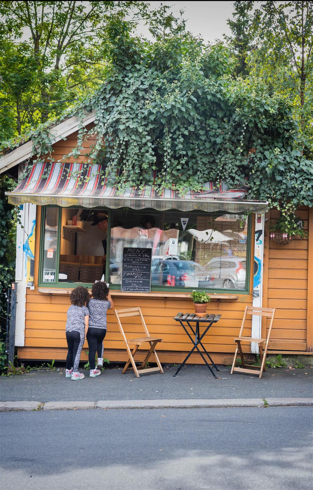 Nyt en av Oslos beste pizzaer rett ved boligen - populære Rosenhoff Kiosk. Galleribilde