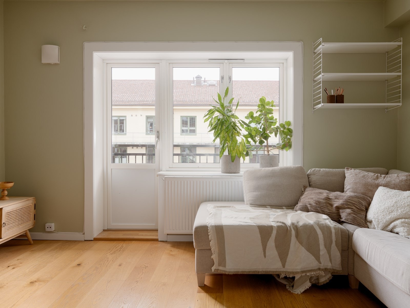 Fra stuen er det direkte utgang til den vestvendte balkongen på omtrent 3kvm. Galleribilde