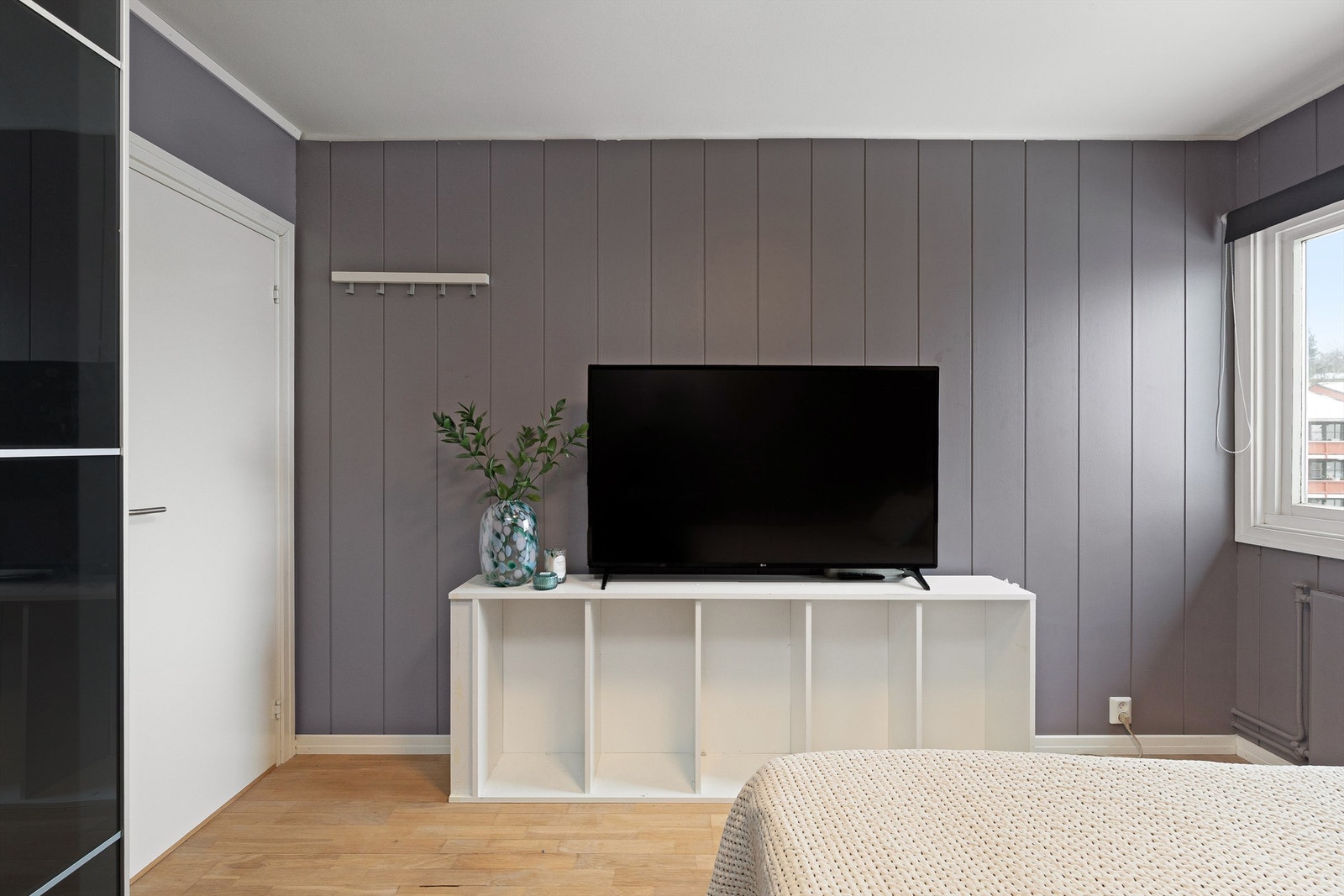 Soverommet vender ut mot fellesarealer og er godt tilbaketrukket fra biltrafikk Galleribilde