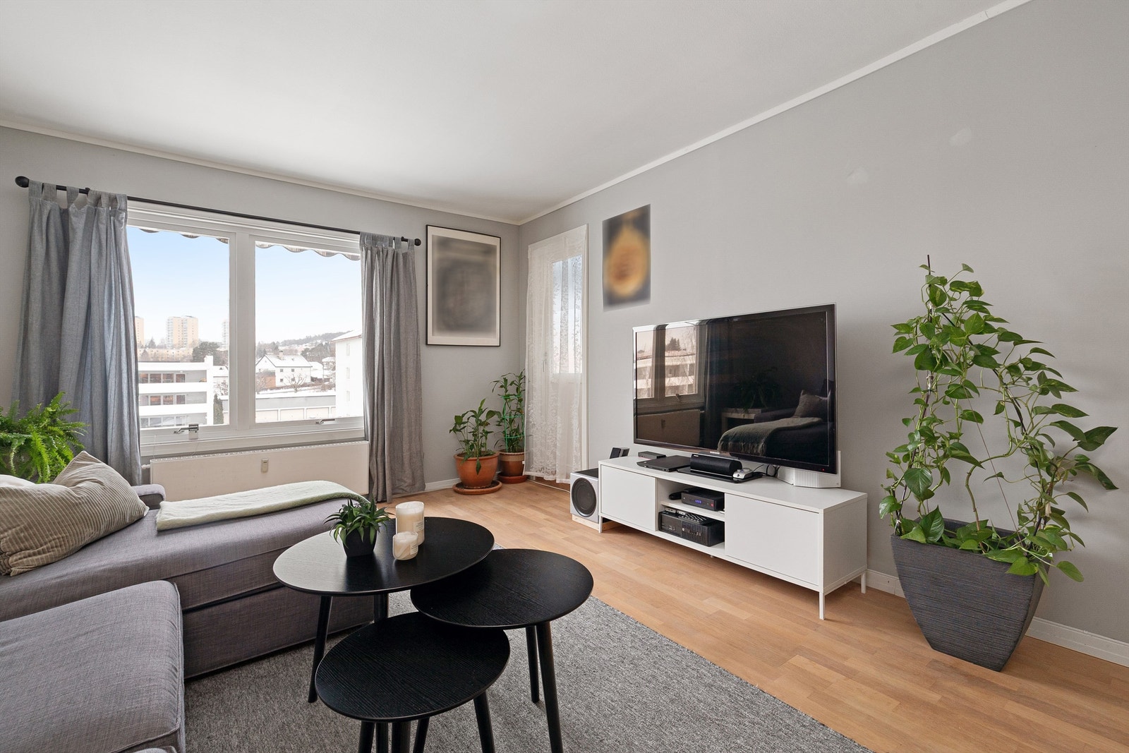 Fra stuen er det utgang til nordvestvendt balkong Galleribilde