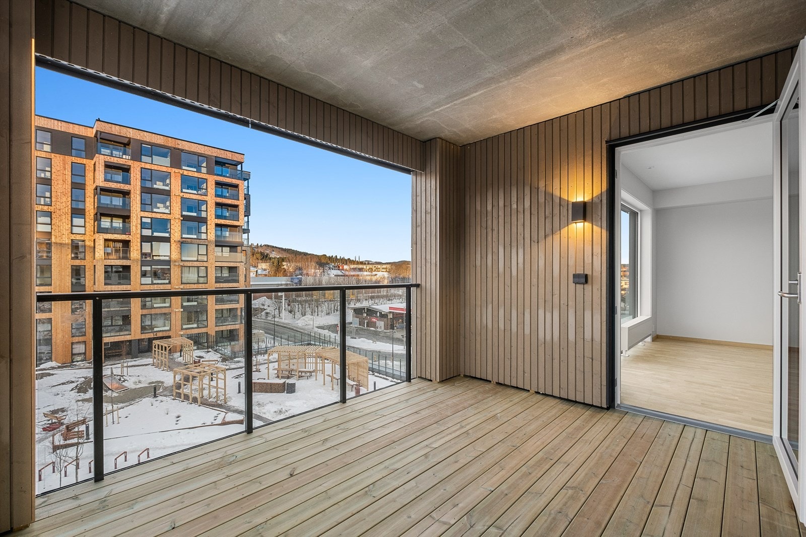 Solrik balkong som ligger sørvestvendt. Galleribilde