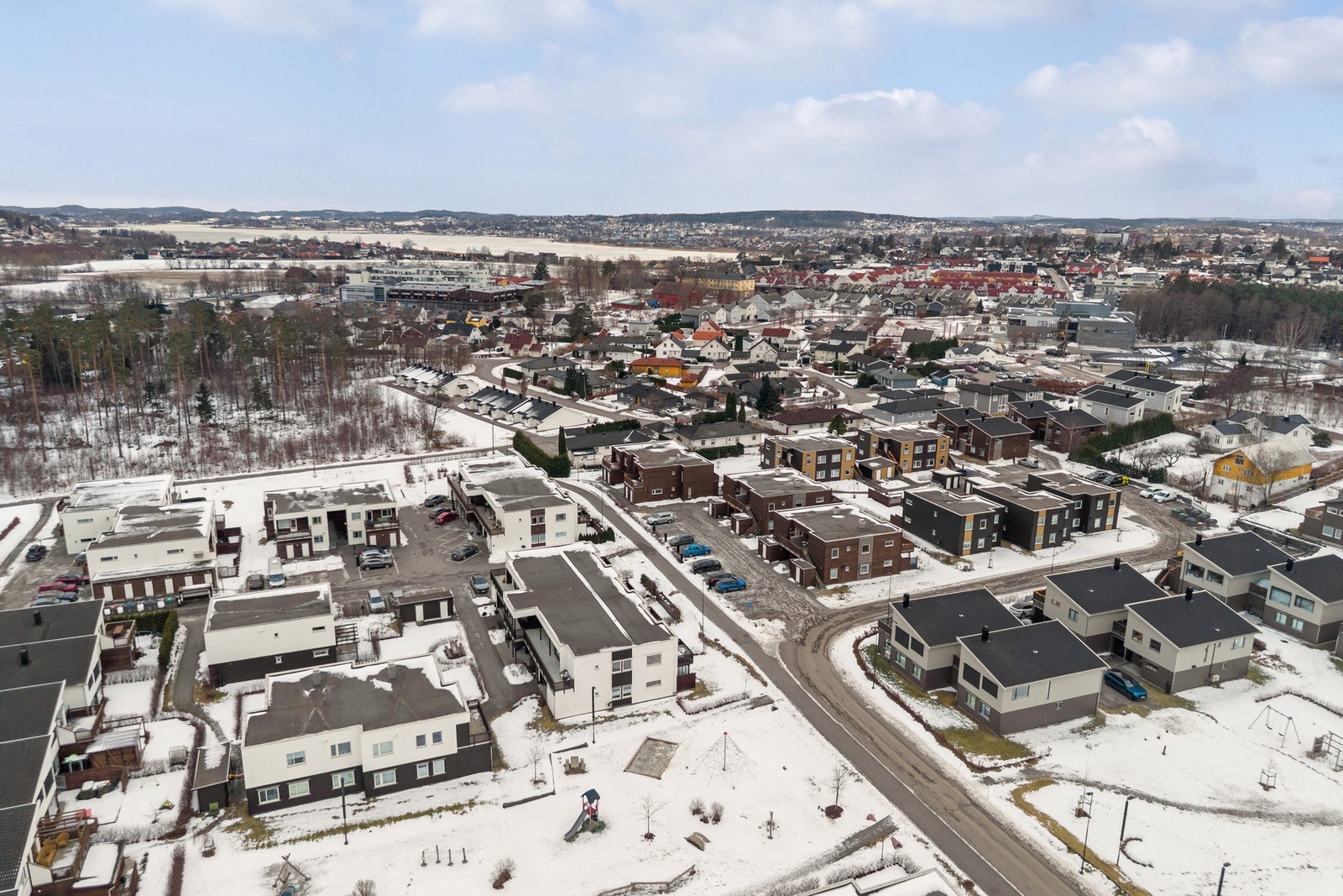 Sandeåsen er et attraktivt og veletablert boligområde med en trafikkstille, barnevennlig og solrik beliggenhet - ca. 4 km fra Tønsberg sentrum. Galleribilde