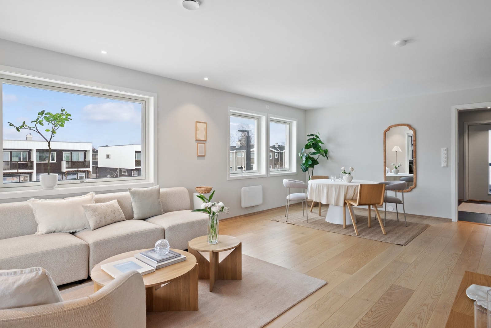 Den åpne planløsningen gir fleksible møbleringsmuligheter. Galleribilde