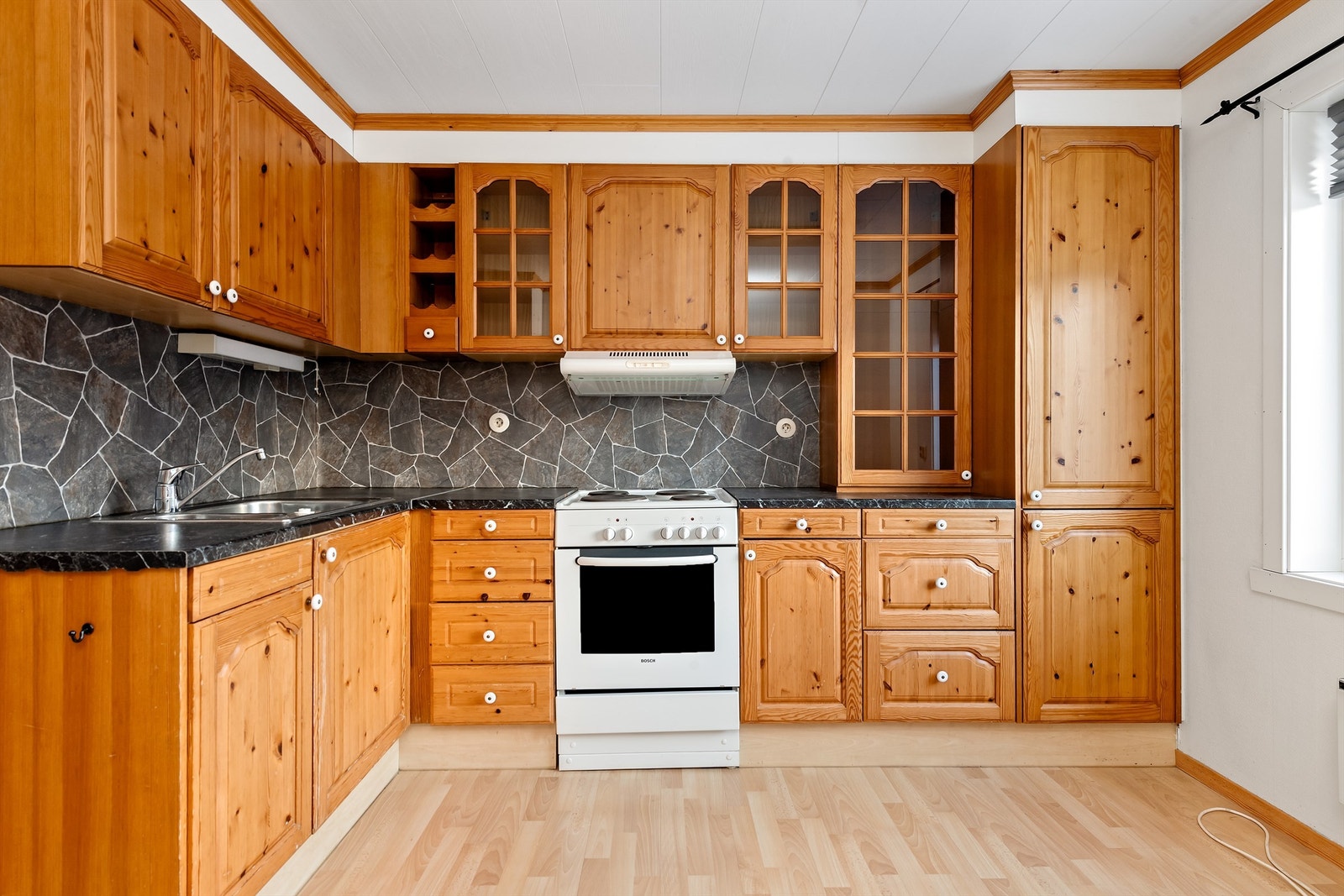 Kjøkken i underetasje Galleribilde