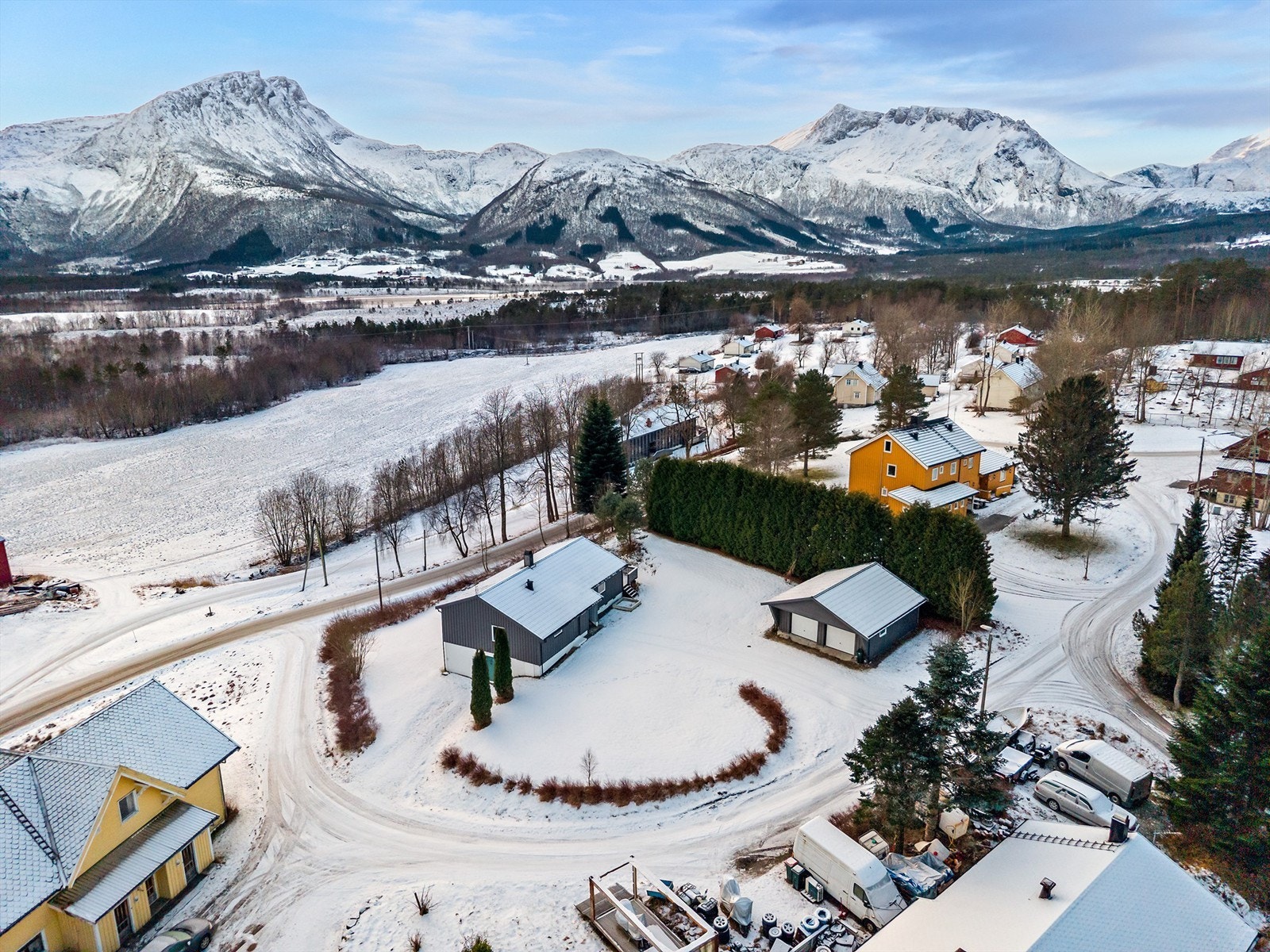 Eiendommen sett fra lufta Galleribilde
