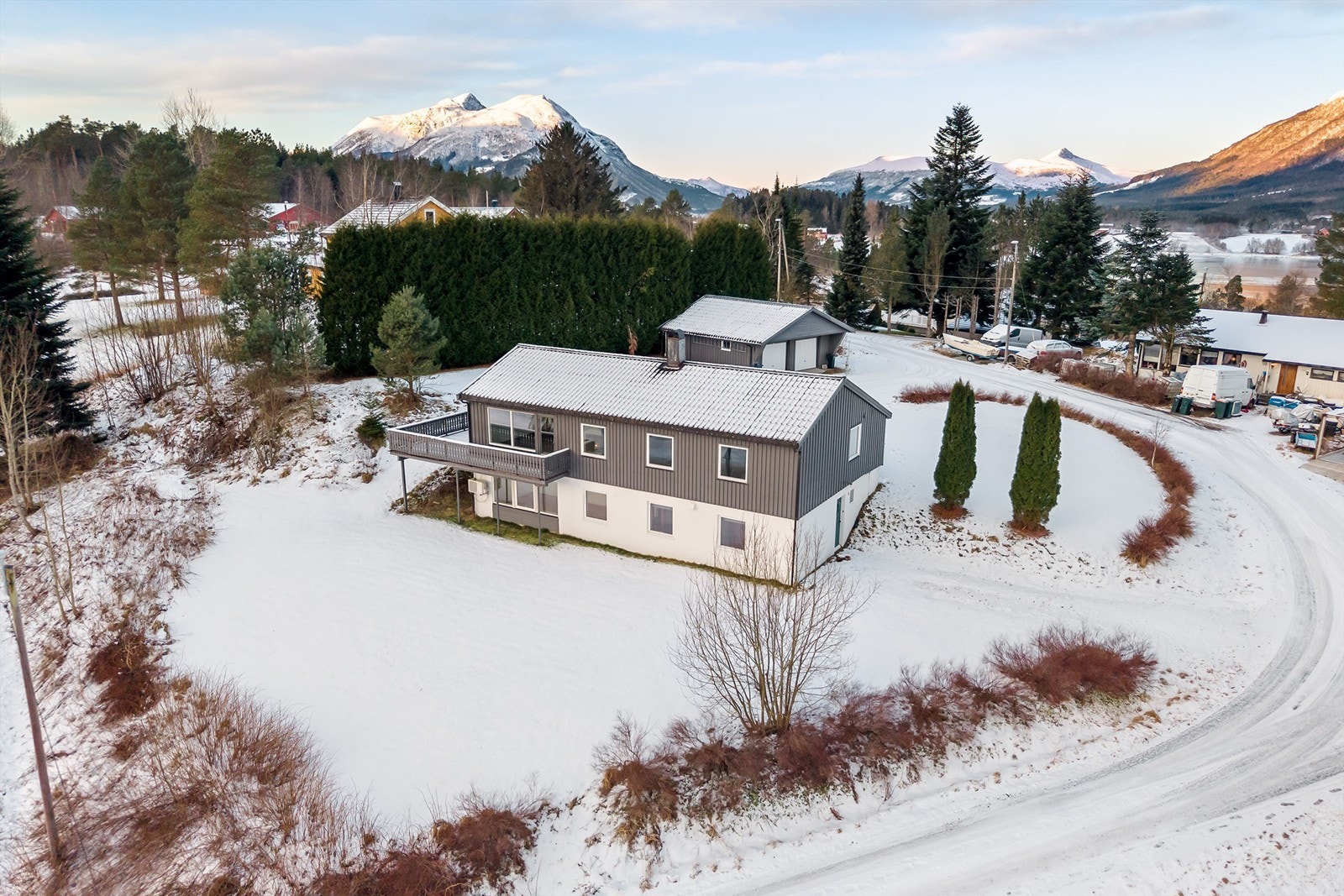 Velkommen til Svanvikvegen 34! Galleribilde