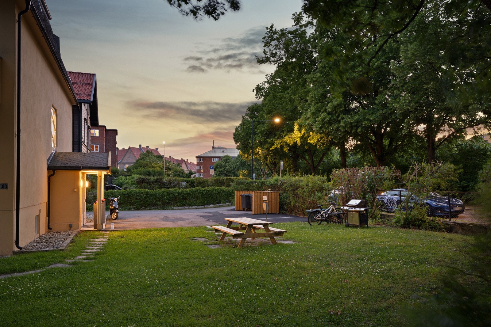 Dette historiske området har mye å tilby, med sin ideelle beliggenhet som gir deg en unik balanse mellom det pulserende bylivet og grønne oaser. Galleribilde