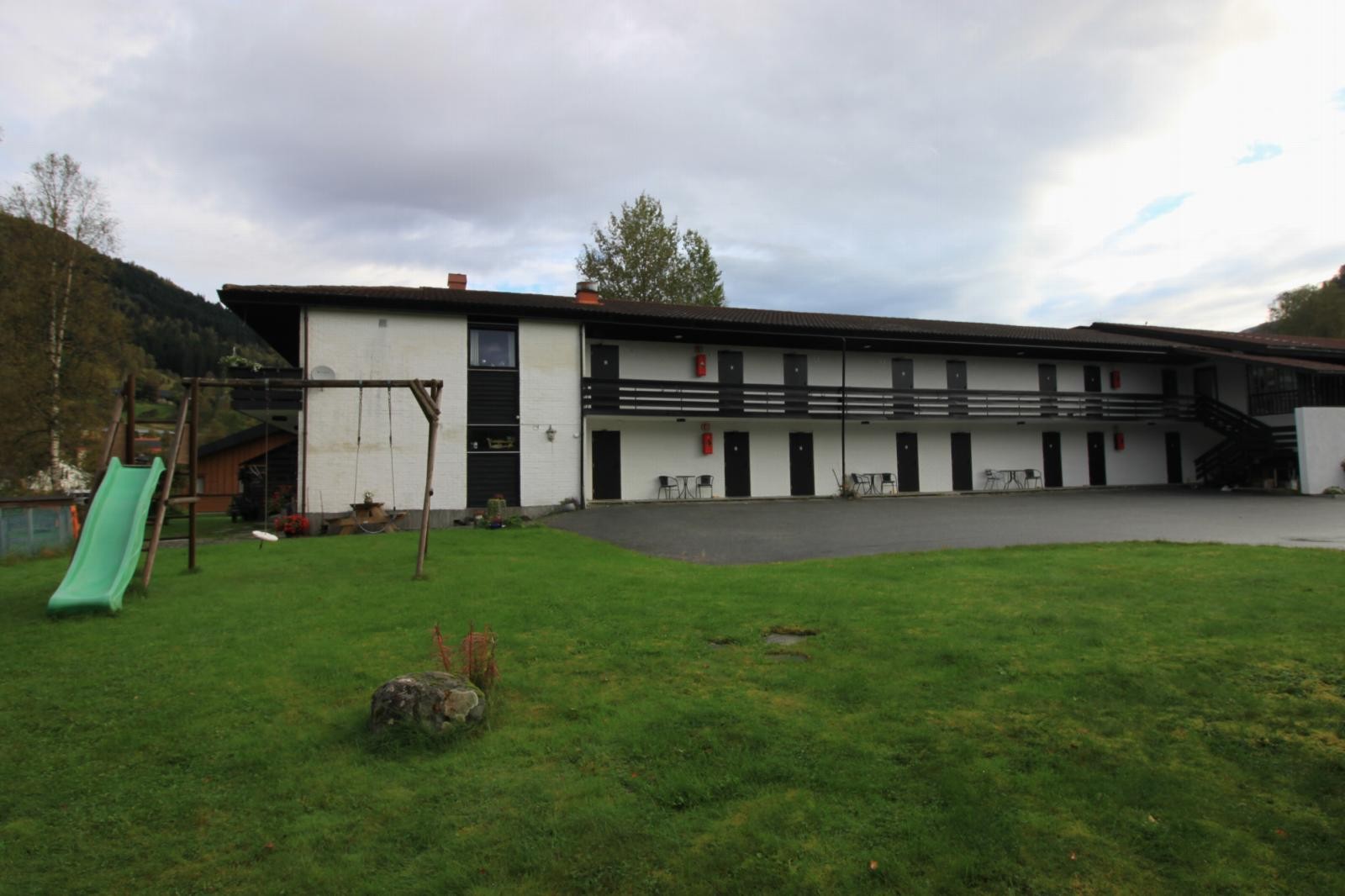 Hele bygget sett fra siden Galleribilde