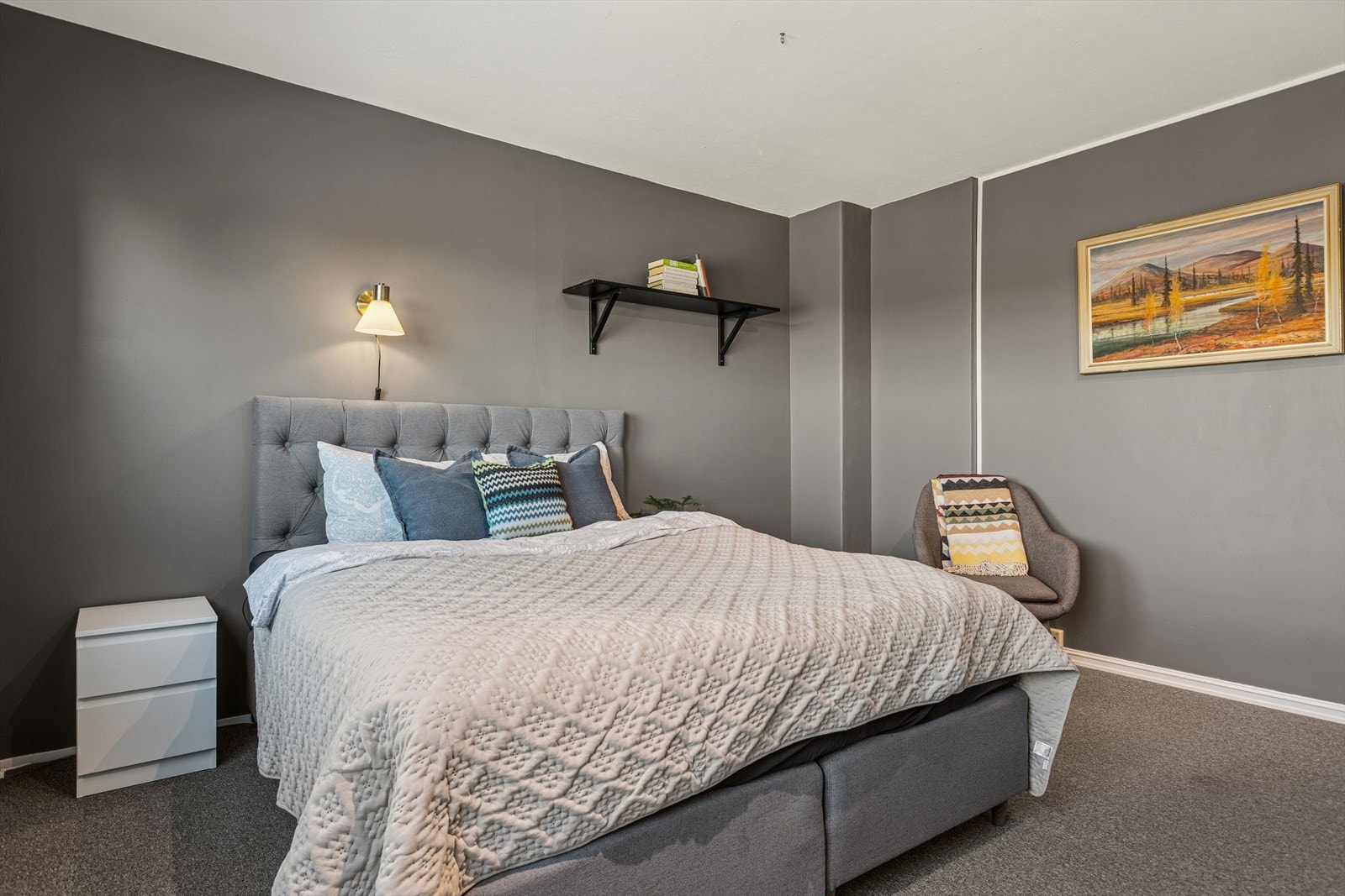 Soverommet har gode oppbevaringsmuligheter. Galleribilde