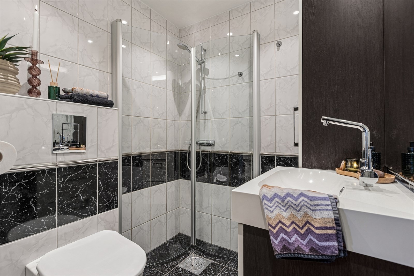 Badet er på 2,7 kvm. Galleribilde