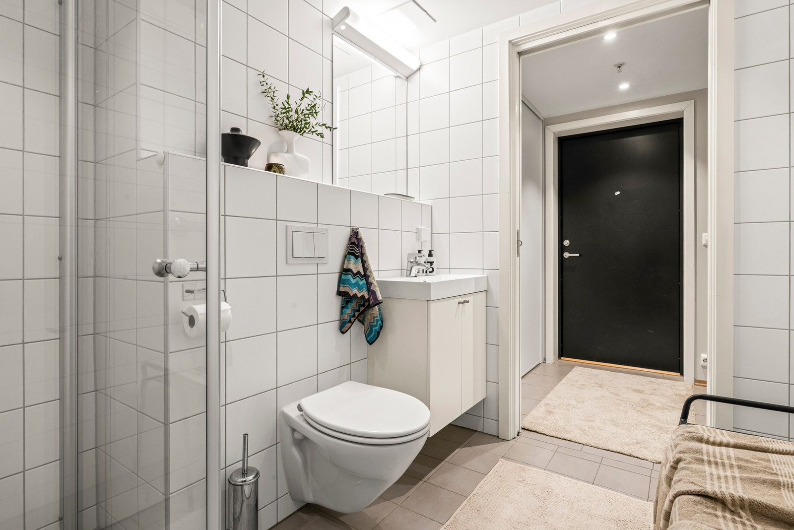 Servant med ettgreps blandebatteri og underskap Galleribilde