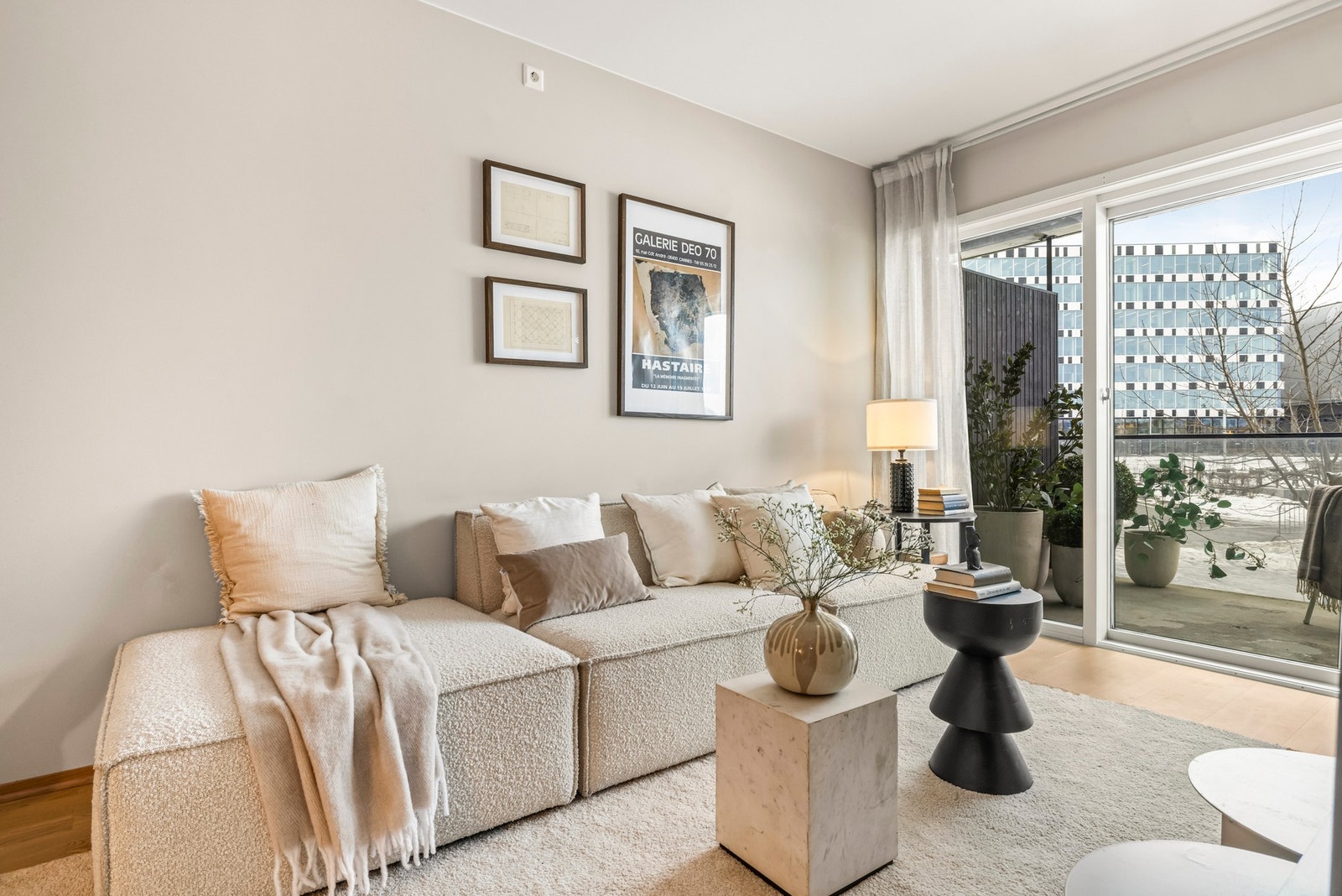 Utgang til balkong fra stue Galleribilde