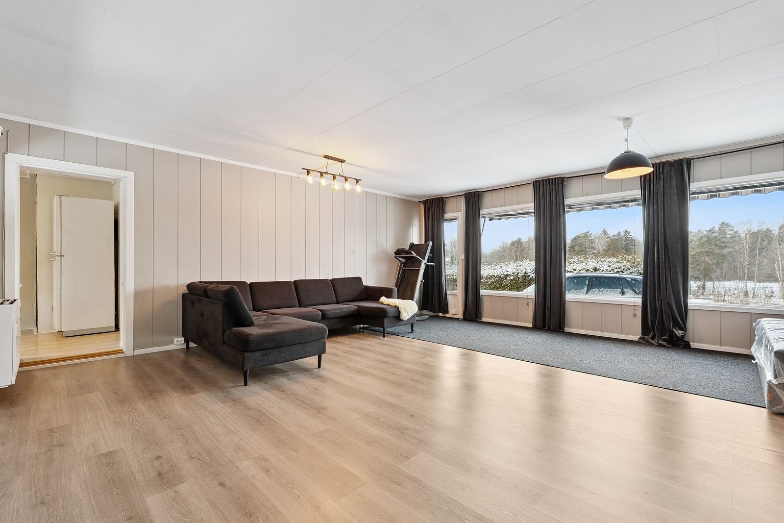 Stuen er av god størrelse og gir flere ulike møbleringsmuligheter! Galleribilde