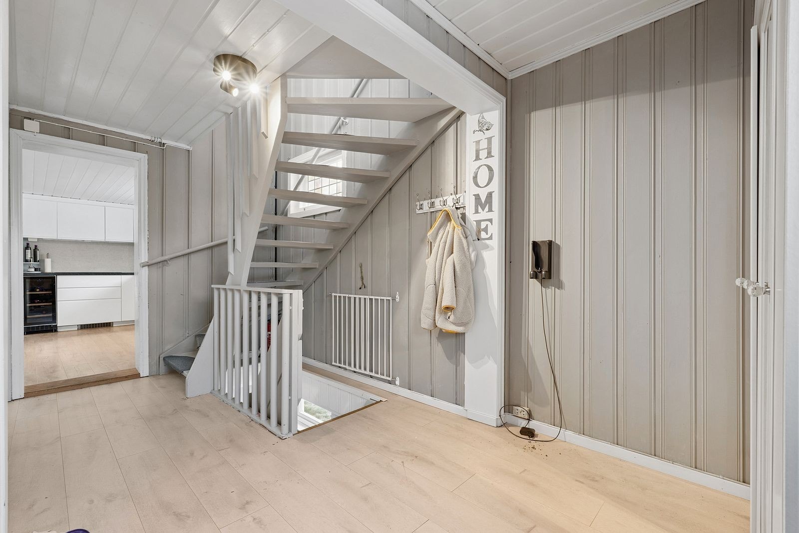 Boligen holder lyse trivelige farger. Galleribilde