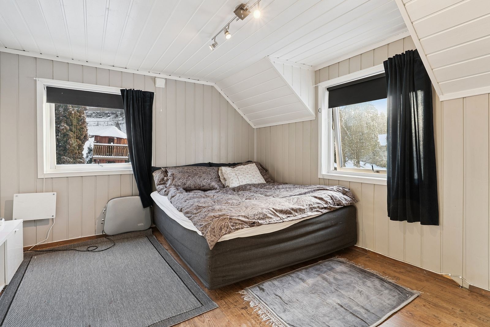 Romslig soverom i 2. etasje. Galleribilde