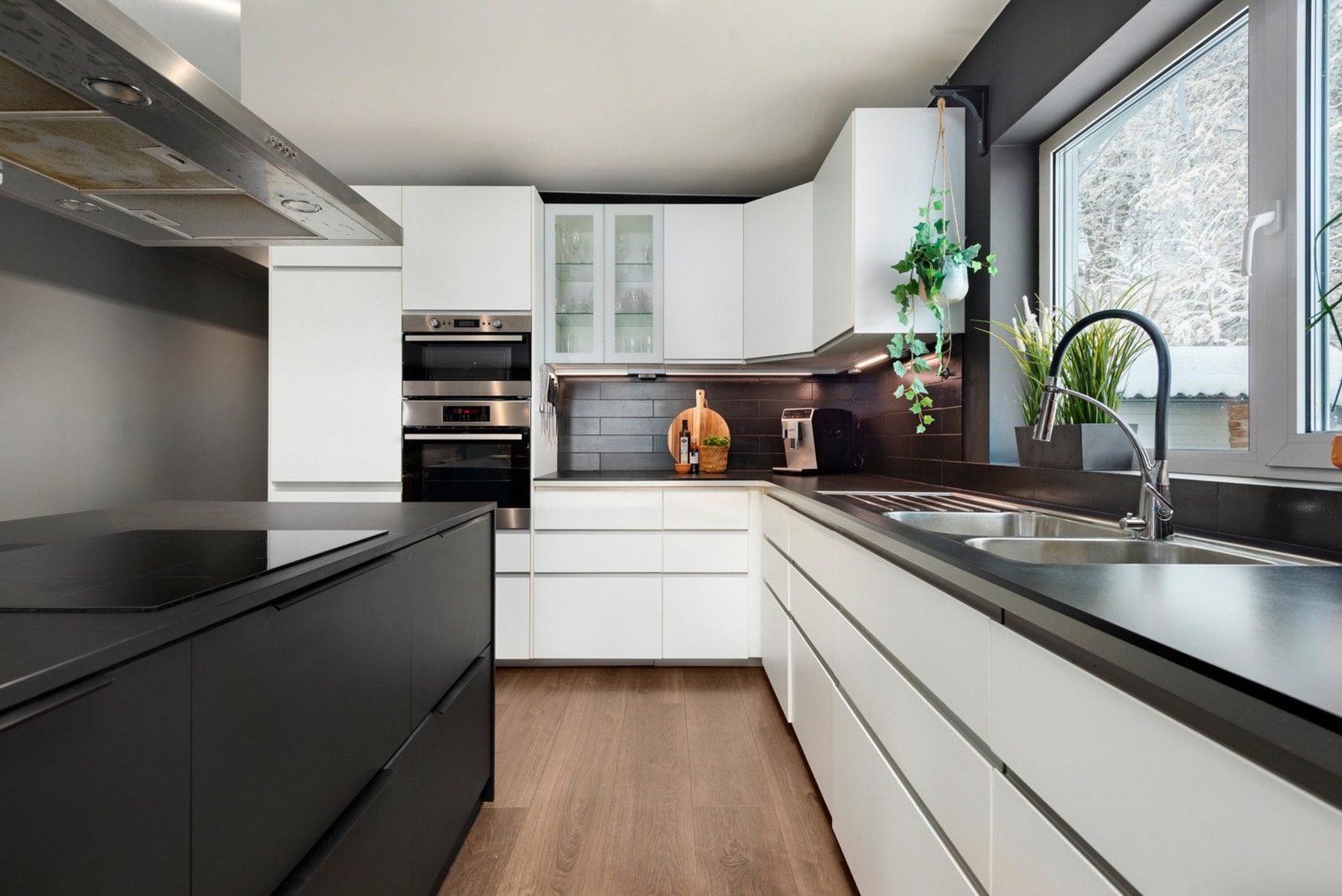 Integrert platetopp, stekeovn og mikrobølgeovn. Galleribilde