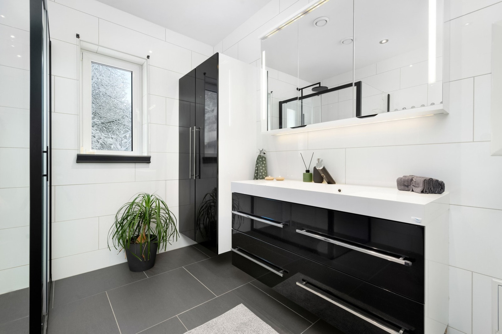 Badet har varme i gulv. Galleribilde