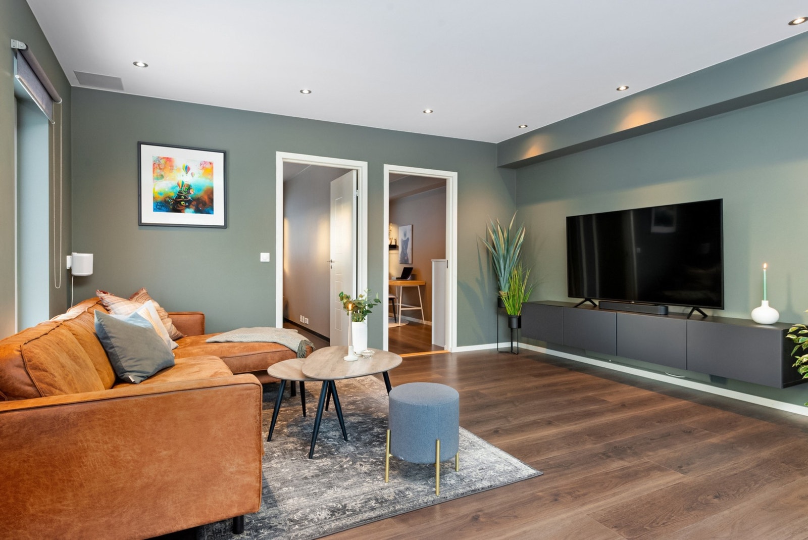 Boligen har en gjennomgående god standard med delikate farge og materialvalg. Galleribilde