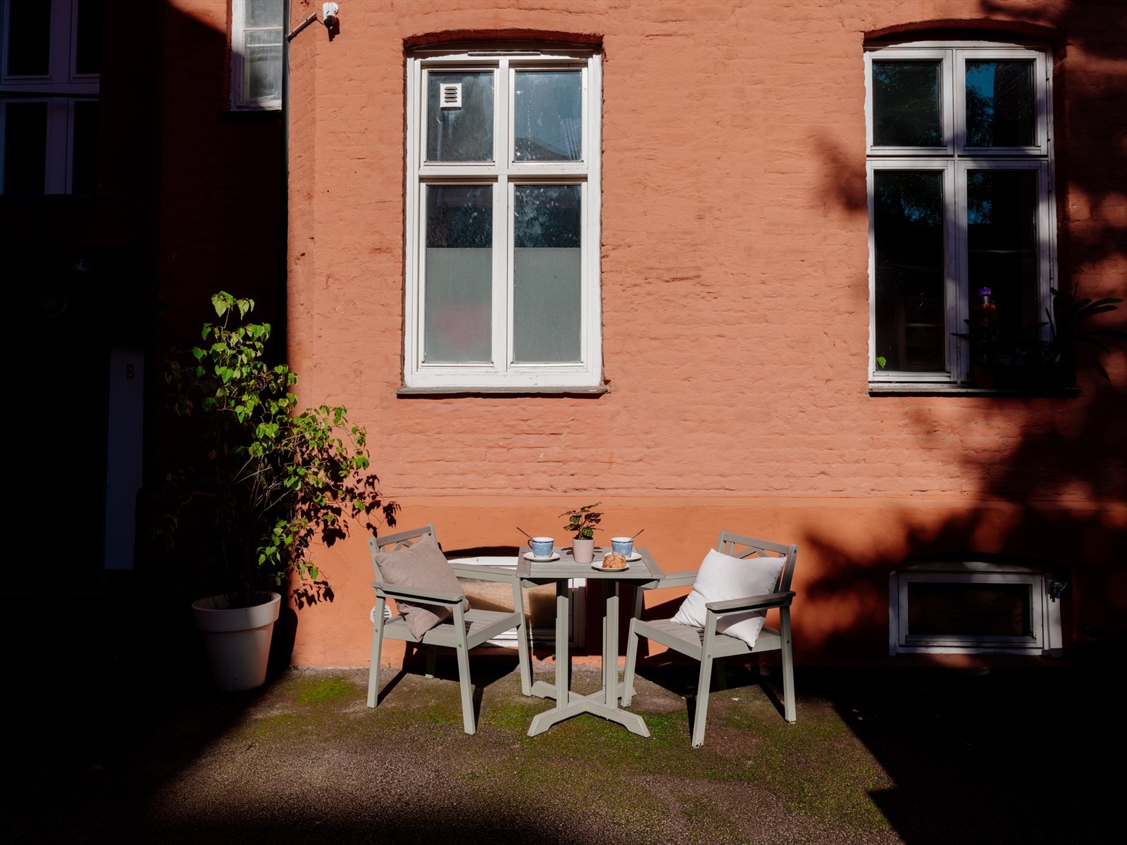 Grøntområder som Akerselva, Sofienbergparken og Botanisk hage ligger også rett i nærheten. Galleribilde