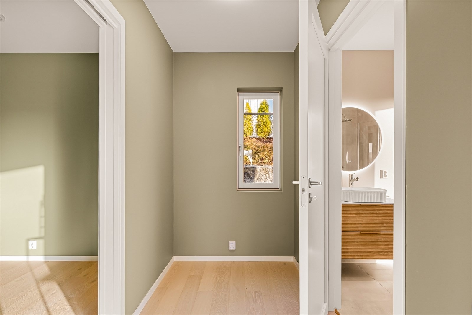 Gangen mellom hovedsoverom og bad kan f.eks. benyttes som kontorplass. Galleribilde