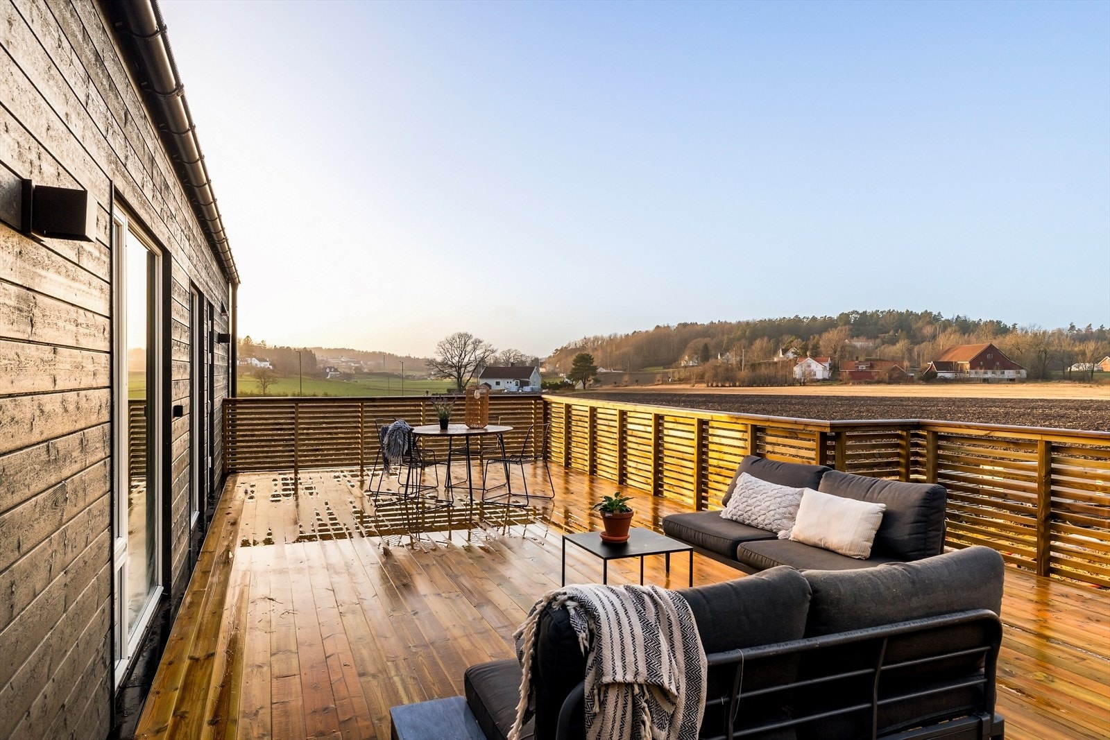 Nyt 105 kvm terrasse med nydelig utsyn! Galleribilde