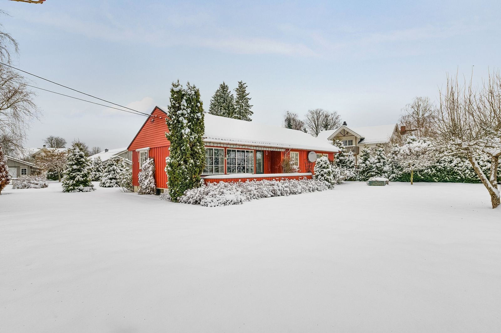 Fasade - stor uteplass Galleribilde