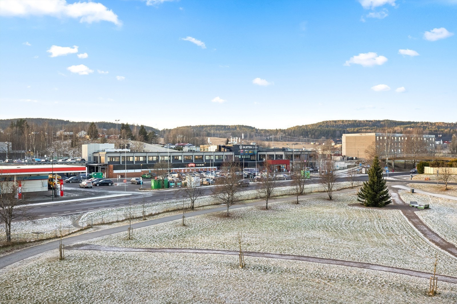 For daglige innkjøp er det kort vei til Skjetten Nærsenter med butikker og servicetilbud. Galleribilde