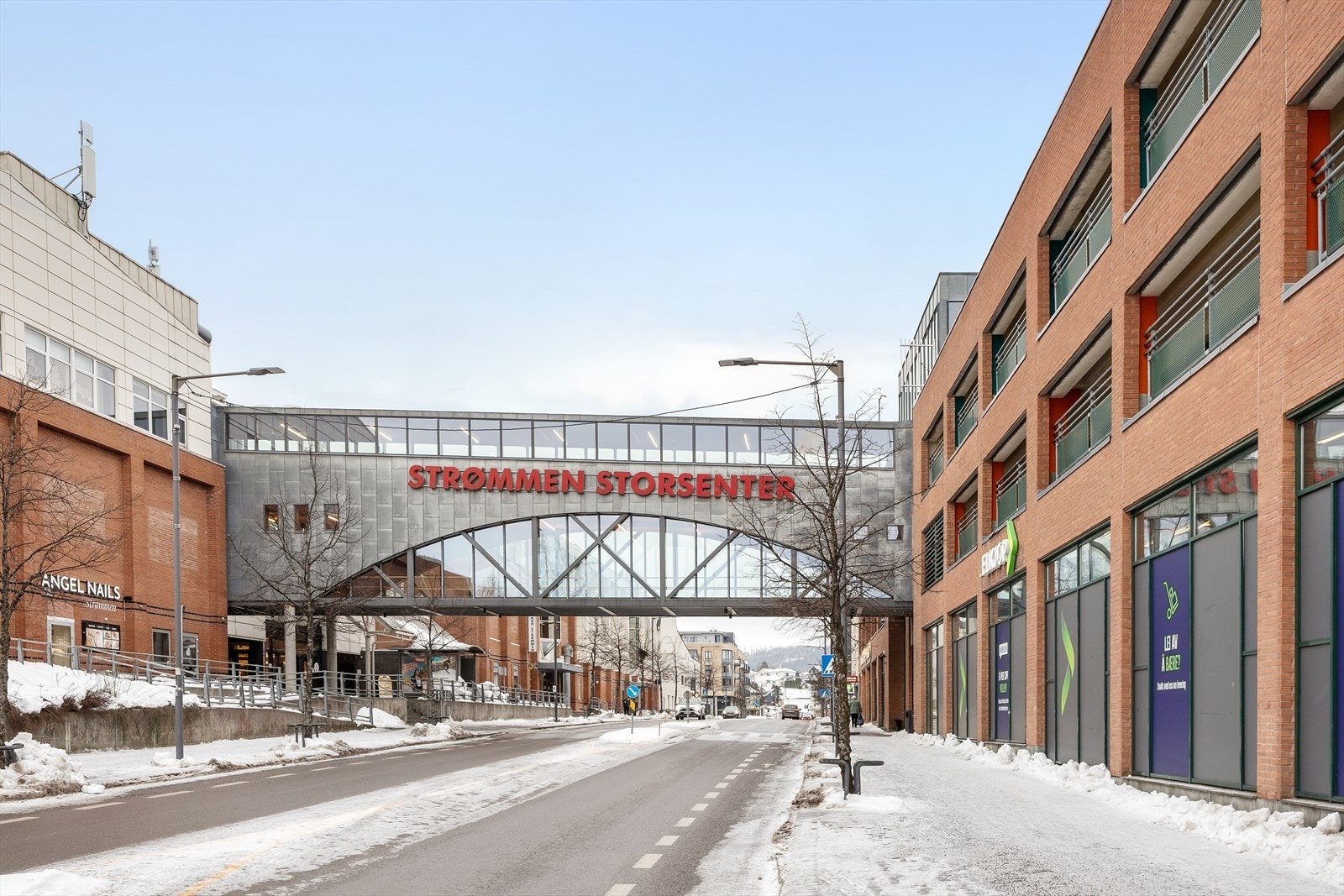 En kort kjøretur unna ligger Strømmen Storsenter med et bredt utvalg av butikker. Galleribilde