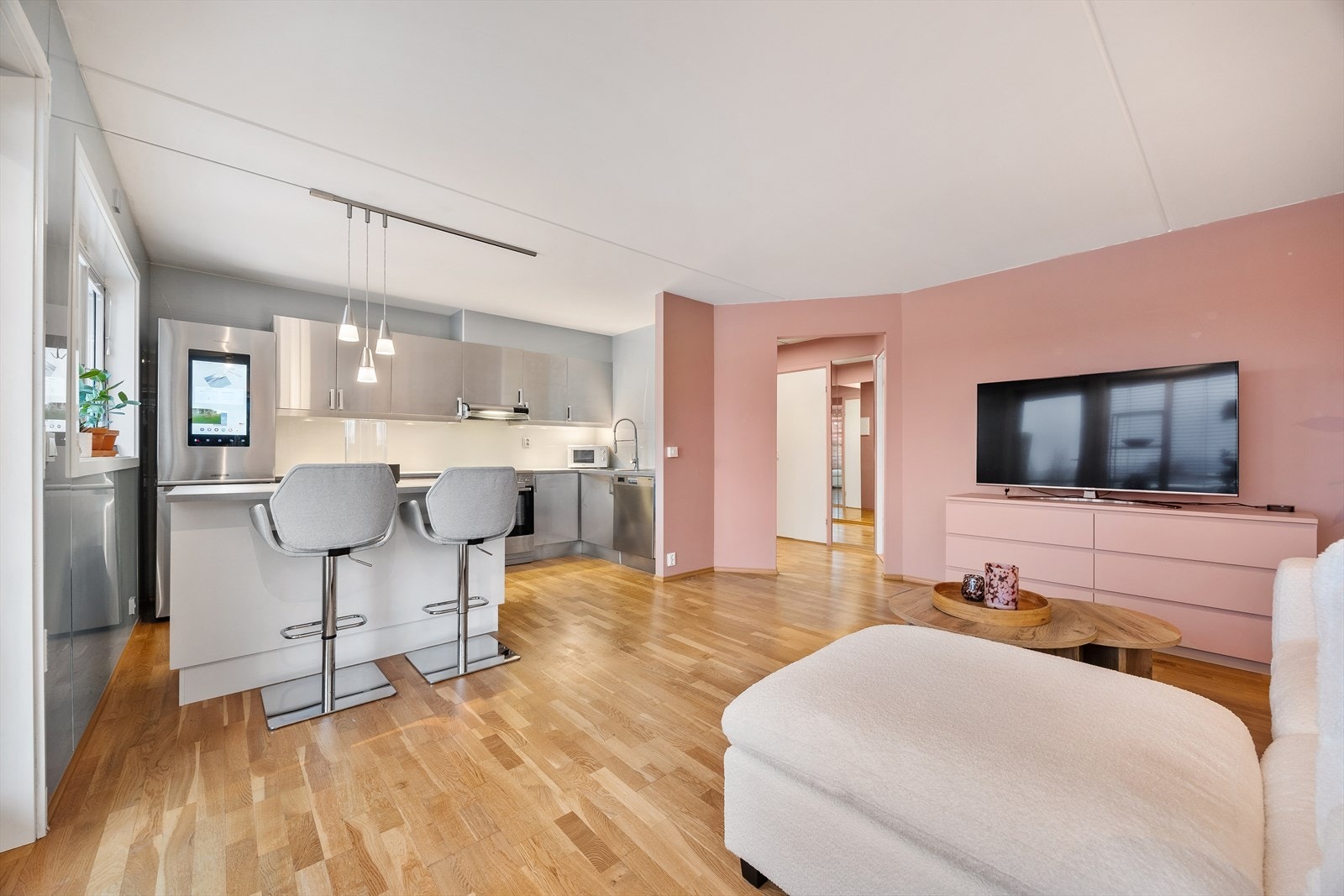 Den åpne løsningen skaper en god romfølelse og binder sonene sammen. Galleribilde