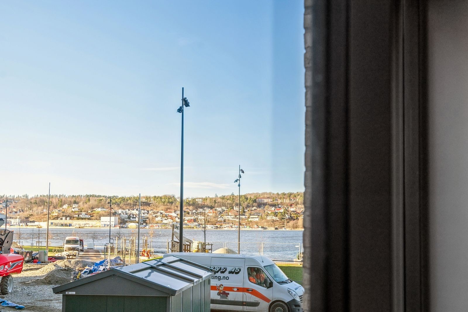 Sjøutsikt. Det foregår arbeid i området som er midlertidig Galleribilde