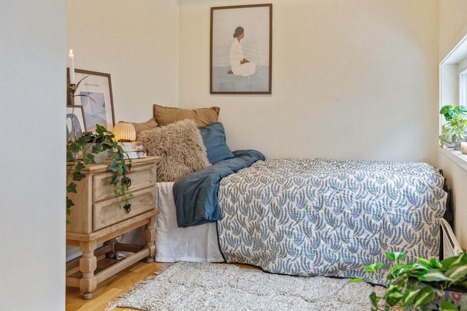 Også her er det plass til seng og oppbevaringsmøbler. Galleribilde