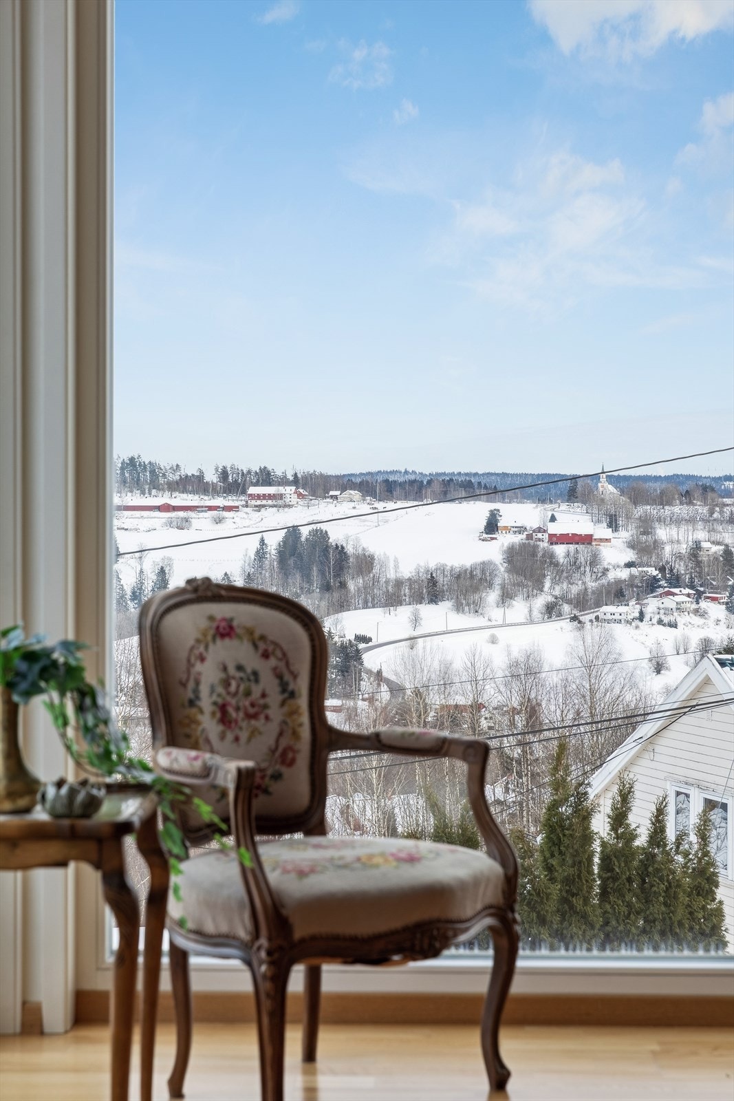 Åpen utsikt over det omkringliggende landskapet. Galleribilde