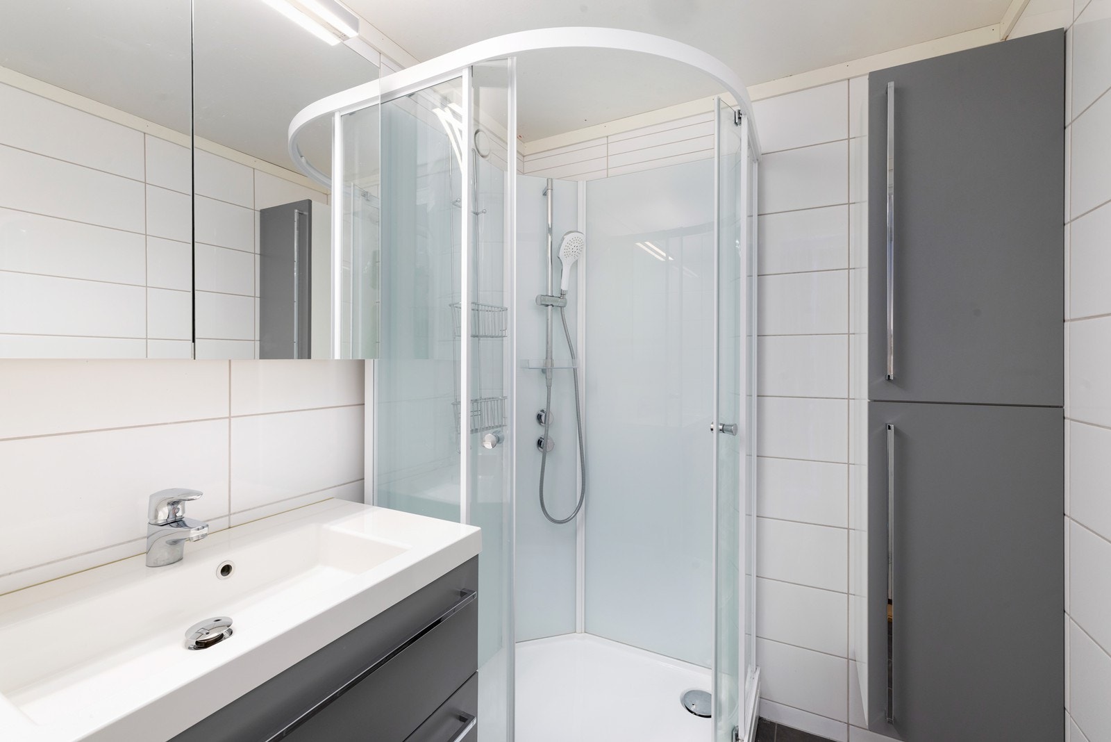 Flislagt bad og separat toalett fra 2015/2016. Galleribilde