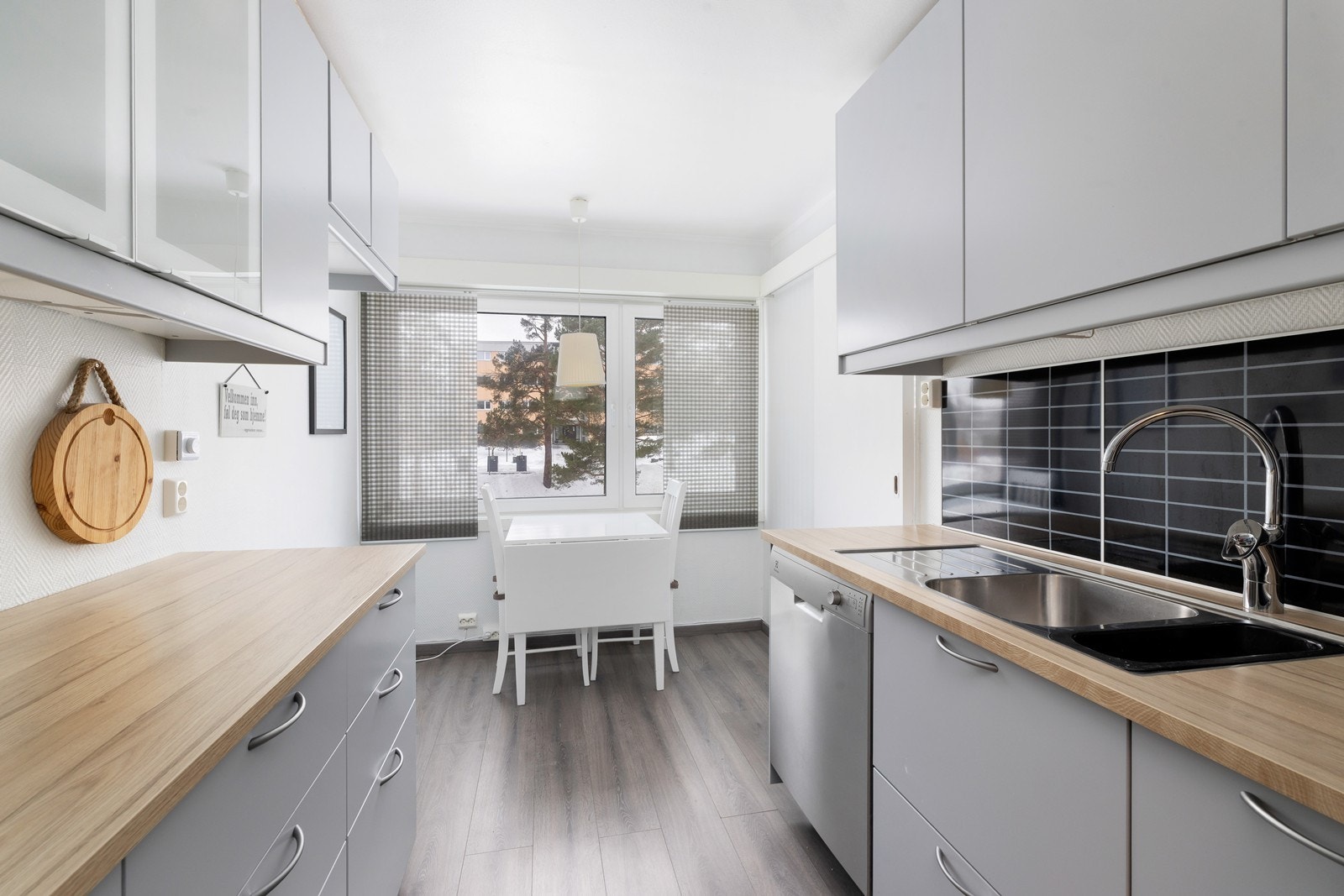 Plass til spisebord på kjøkken. Galleribilde