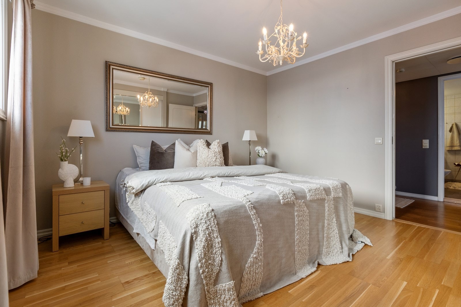 Leiligheten har to romslige soverom. Galleribilde