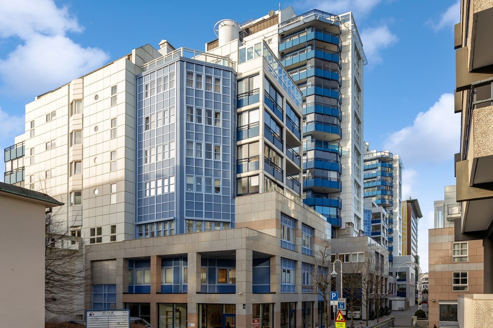 Sameiet St. Olav er fordelt på 7 blokker med 163 boligseksjoner og 44 næringsseksjoner. Galleribilde