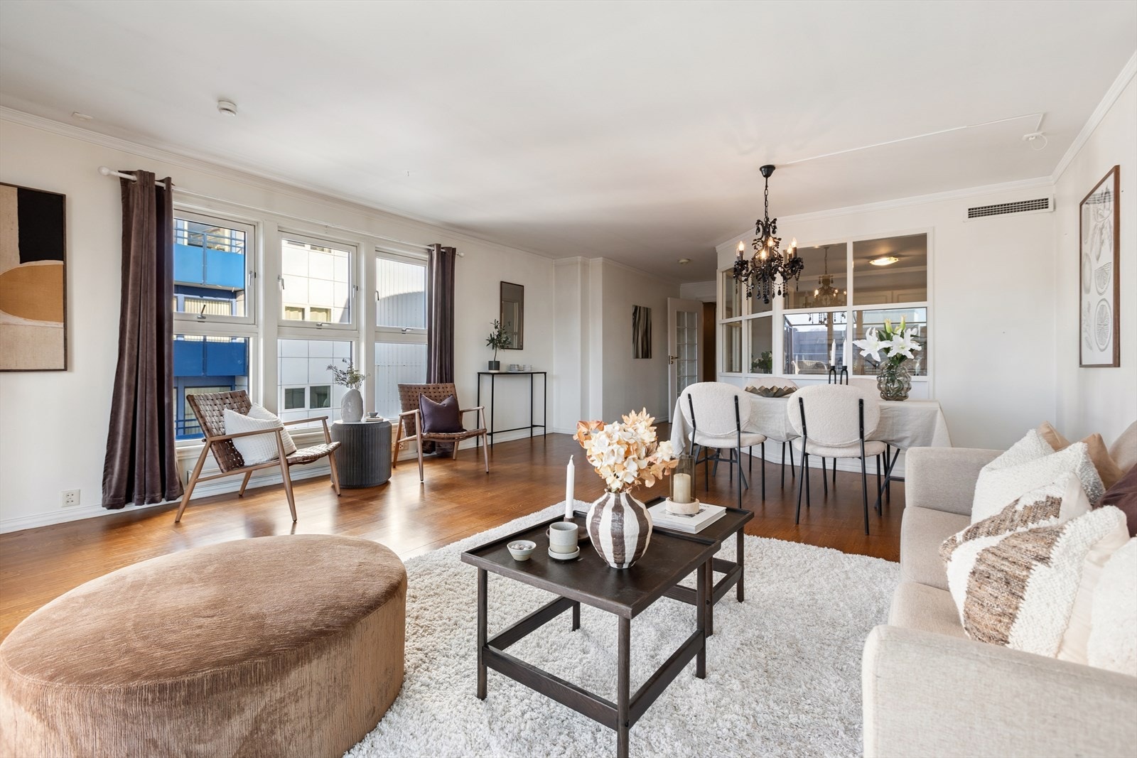 Lys og innbydende leilighet i 5. etasje med heisadkomst. Galleribilde