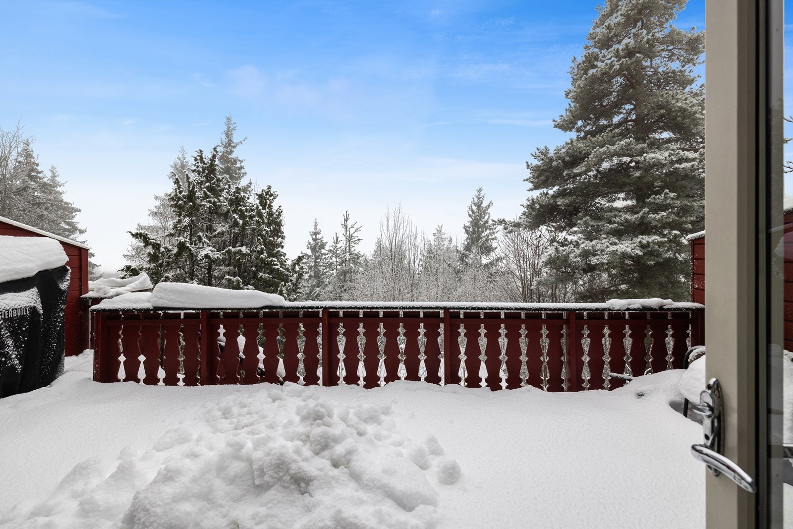 Skjermet terrasse på 21 kvm med flott utsikt og lite innsyn. Galleribilde