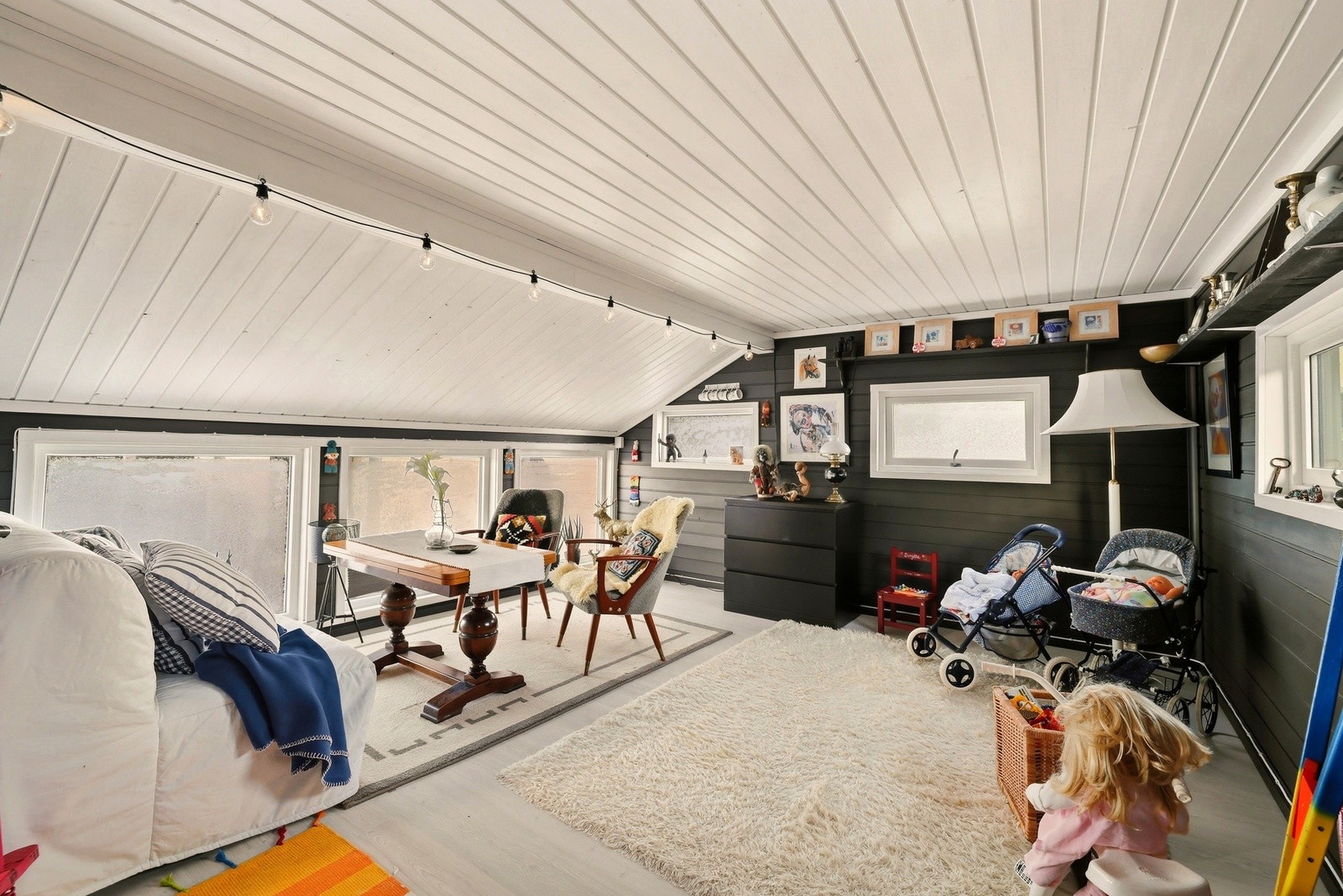 Det er 2 uthus/redskapsboder til oppbevaring og lagring. Galleribilde