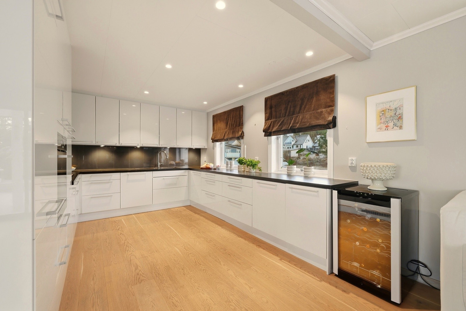 Moderne og lekkert Epoq kjøkken, som ble installert i 2015. Galleribilde