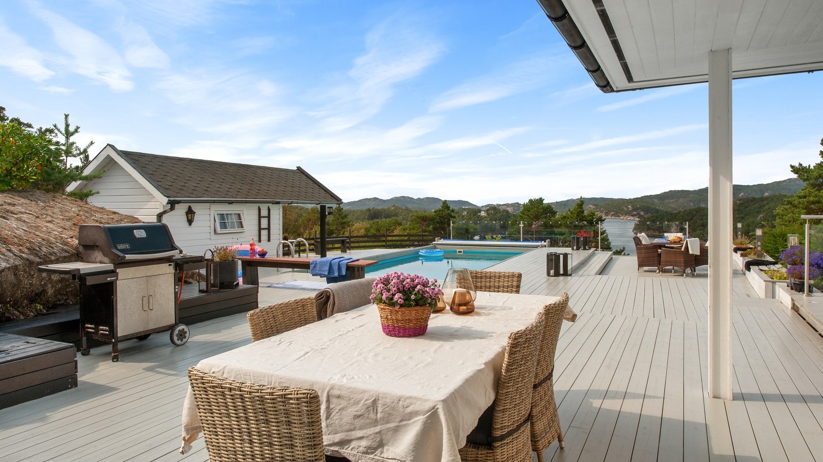 Fra Skjelåsen kjører man til Lagunen Storsenter på rundt 15 minutter via Lyshorntunnelen. Galleribilde