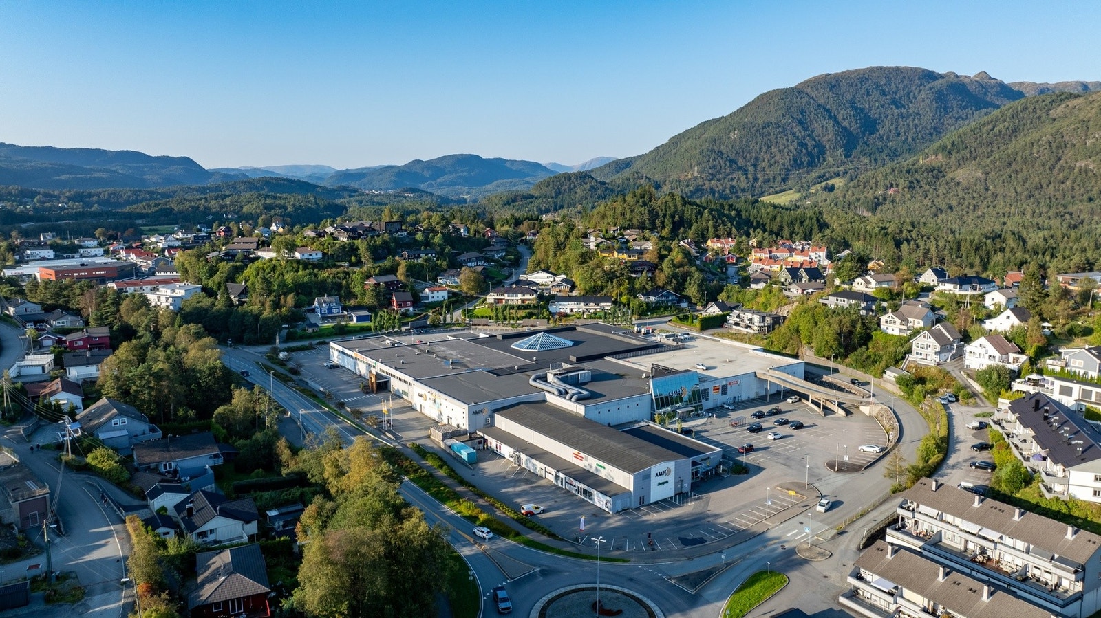 Det er rundt 10 minutters kjøretur til kjøpesenteret AMFI på Os. Galleribilde