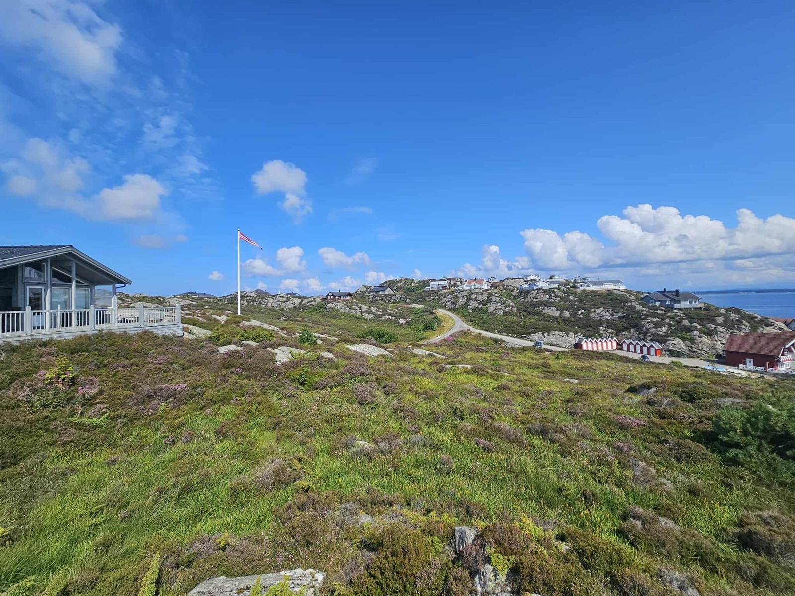 Relativ flat tomt som er lett å opparbeide Galleribilde