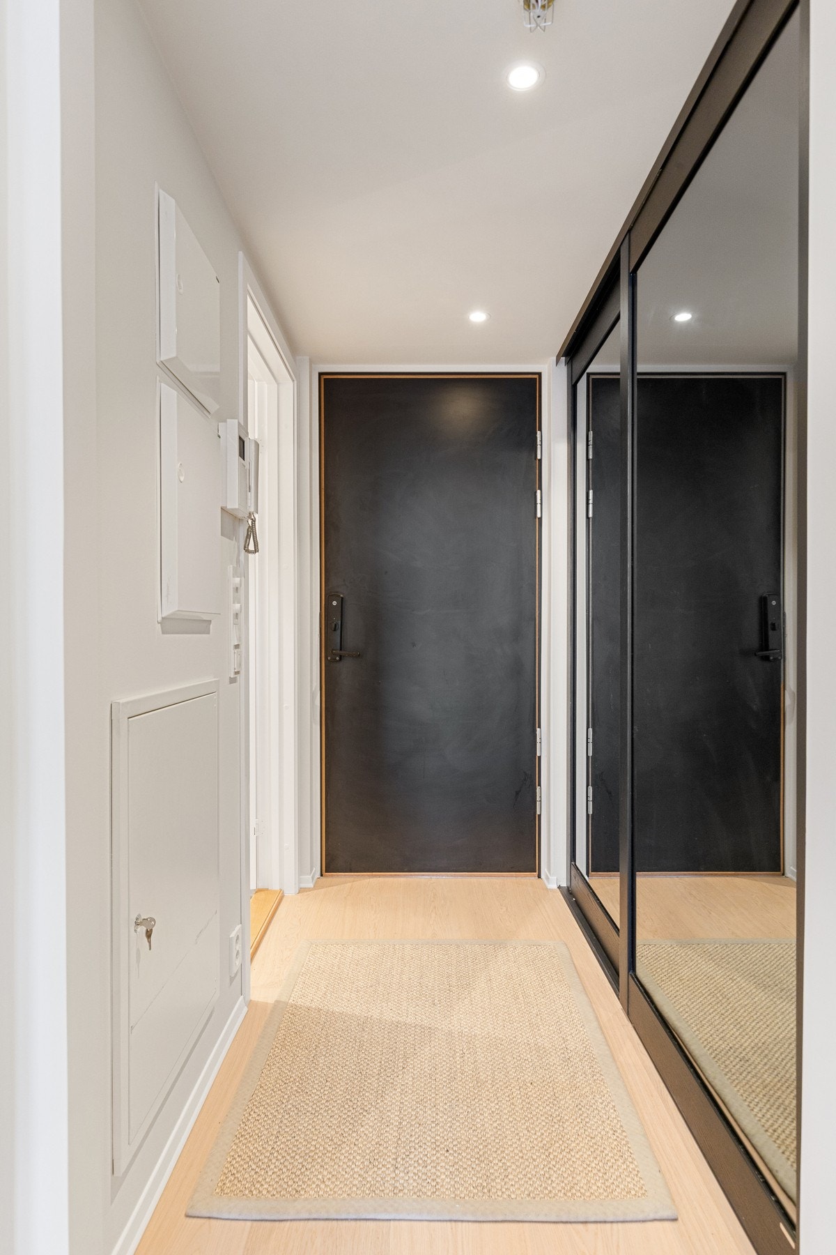 Det er balansert ventilasjon, og fjernvarme er inkl. i felleskostnadene. Galleribilde