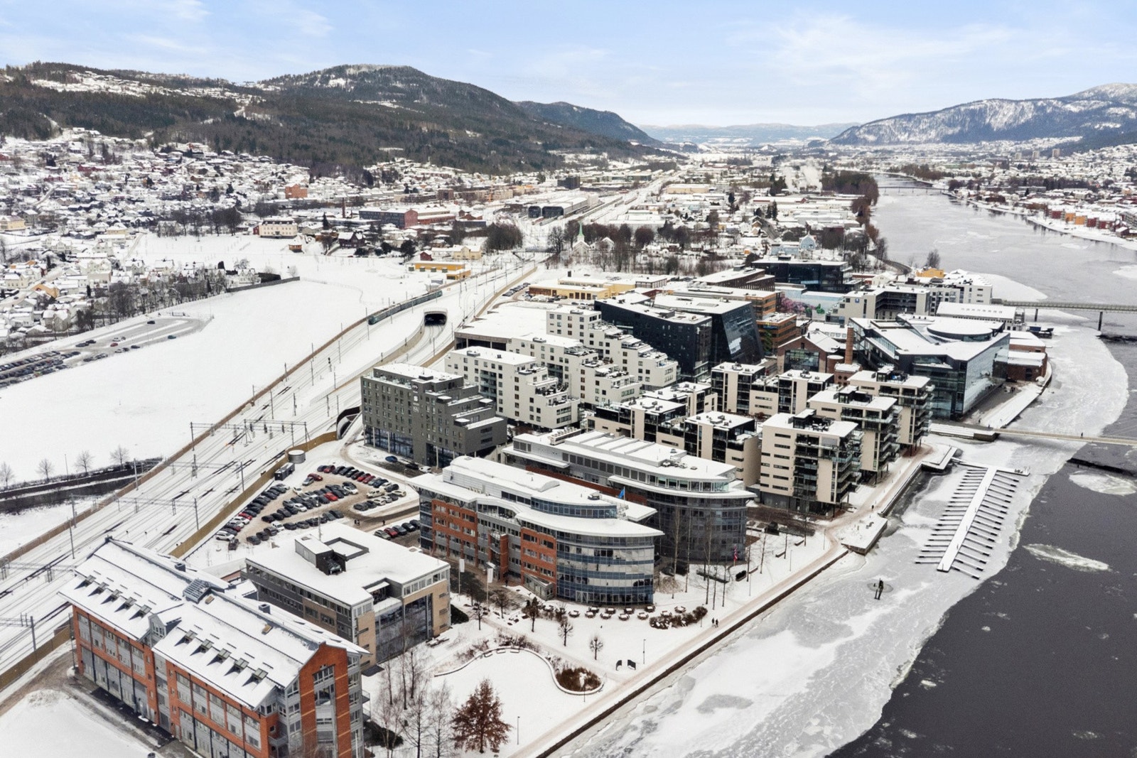 Union Brygge gir deg en attraktiv beliggenhet med gangavstand til tog, buss, butikker, kafeer, restauranter. Galleribilde